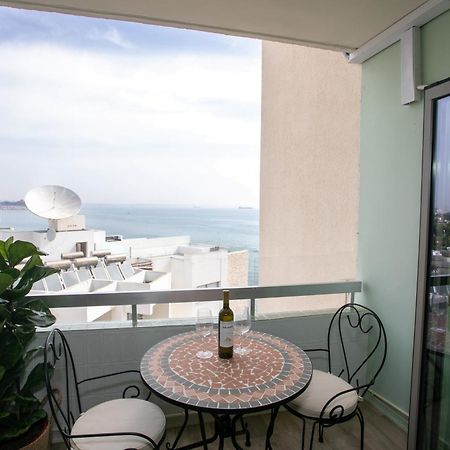 Palmove Luxurious Beachfront Apt Larnaca Buitenkant foto
