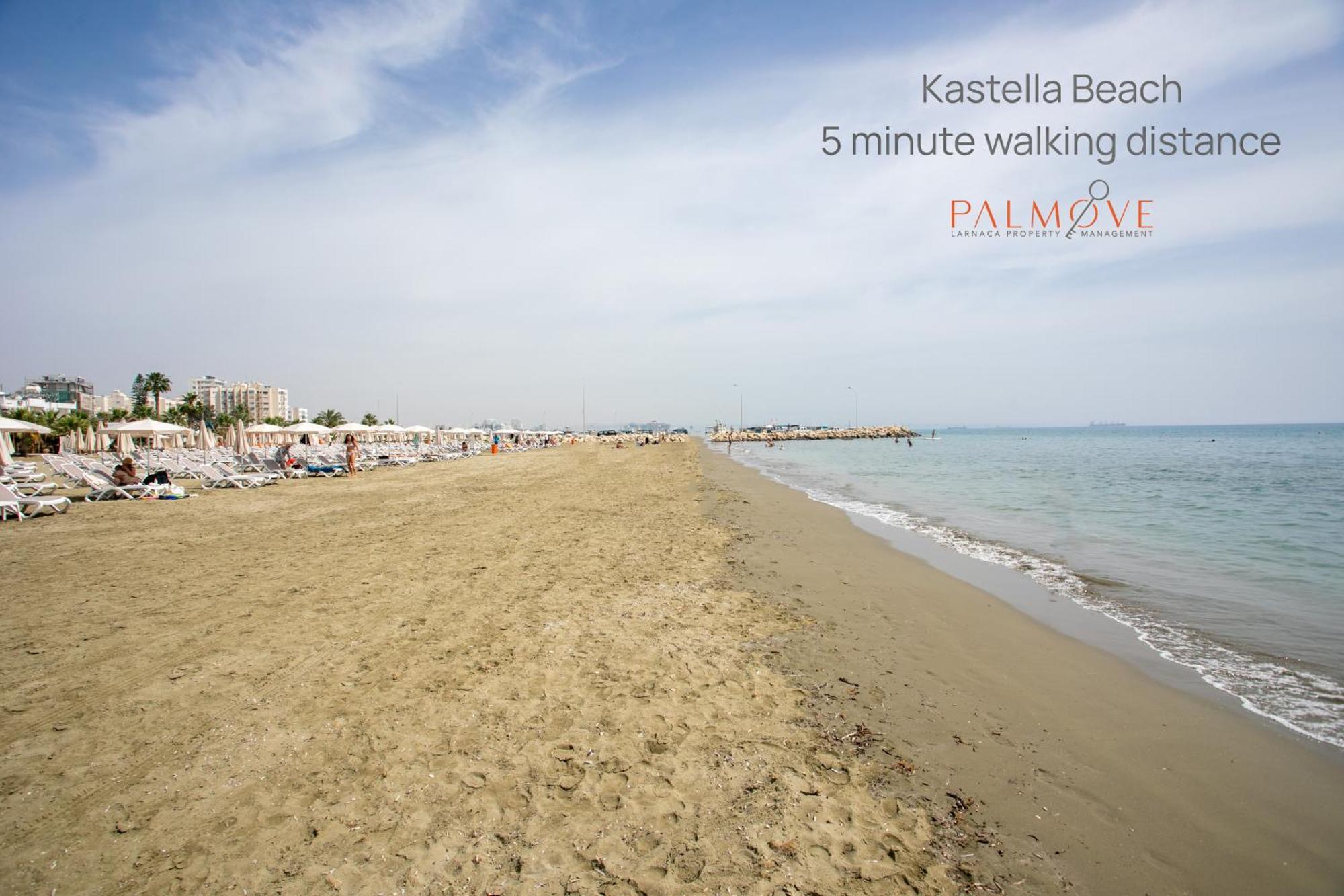 Palmove Luxurious Beachfront Apt Larnaca Buitenkant foto