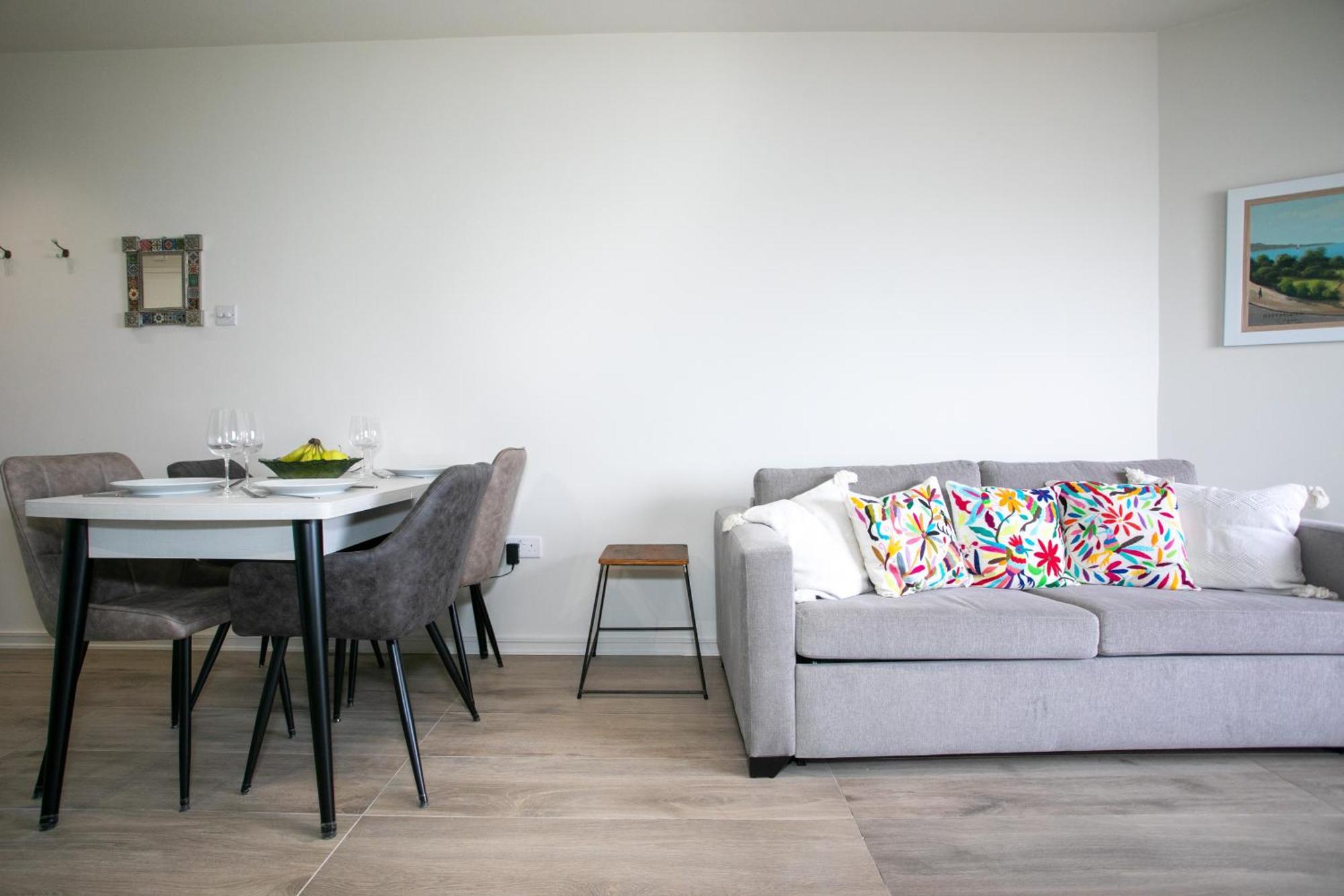 Palmove Luxurious Beachfront Apt Larnaca Buitenkant foto
