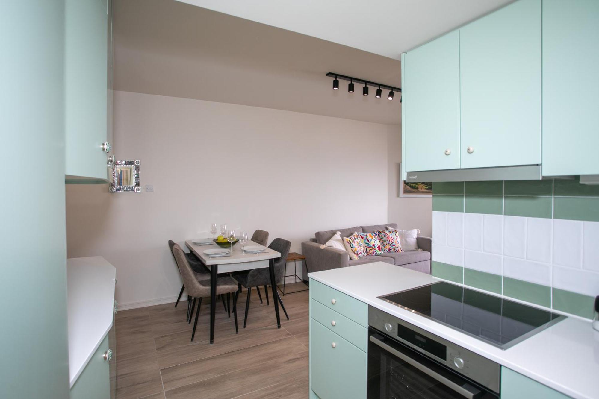 Palmove Luxurious Beachfront Apt Larnaca Buitenkant foto