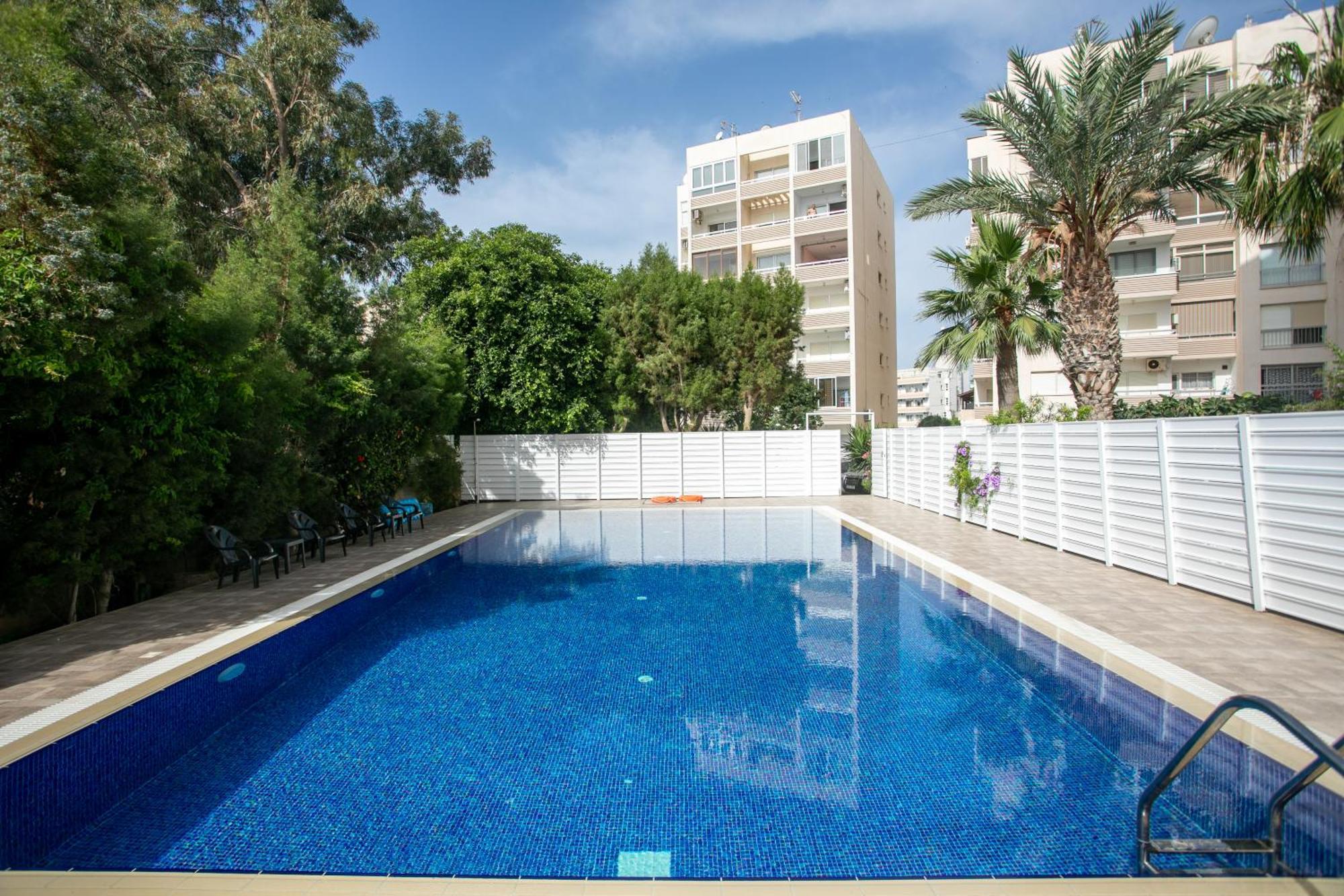 Palmove Luxurious Beachfront Apt Larnaca Buitenkant foto